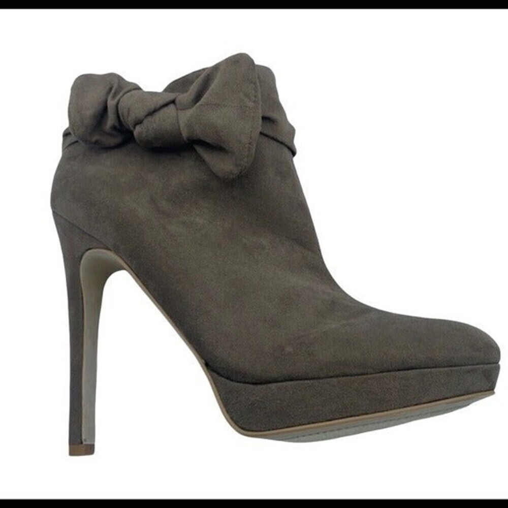 JustFab tan faux suede heeled booties with bow detailing SZ 8M EUC